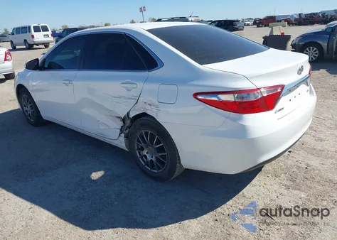 2017 Toyota Camry Le z USA, uszkodzony, nr VIN 4T1BF1FK3HU414346